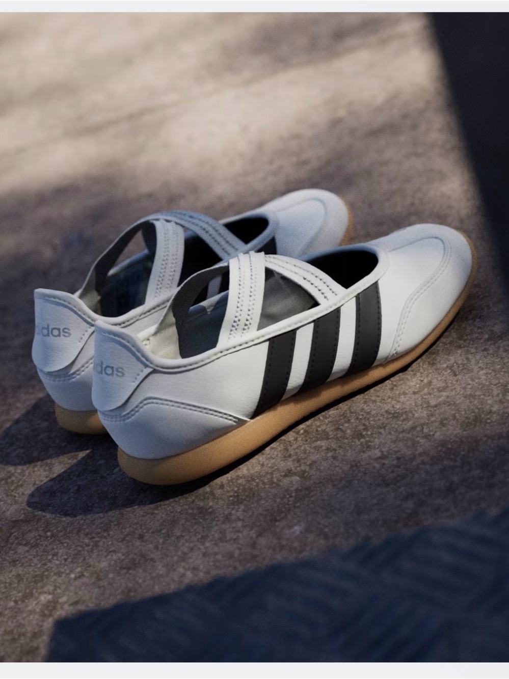 adidas White and Black Mary Jane Leather Sneakers junior size 6 women’s size 7.5 - Picture 2 of 3